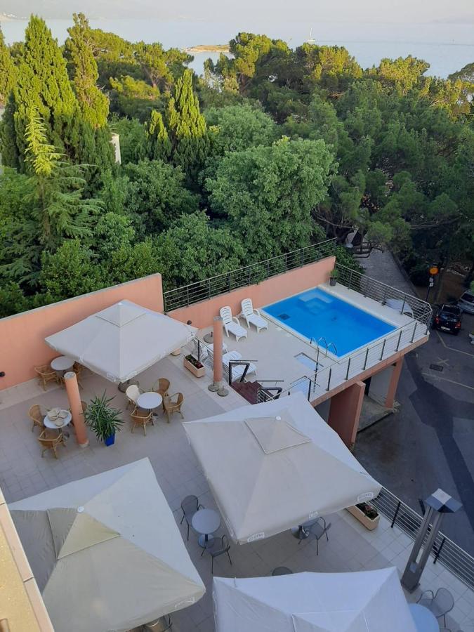 Hotel Tamaris 诺维·维诺多尔斯基 外观 照片