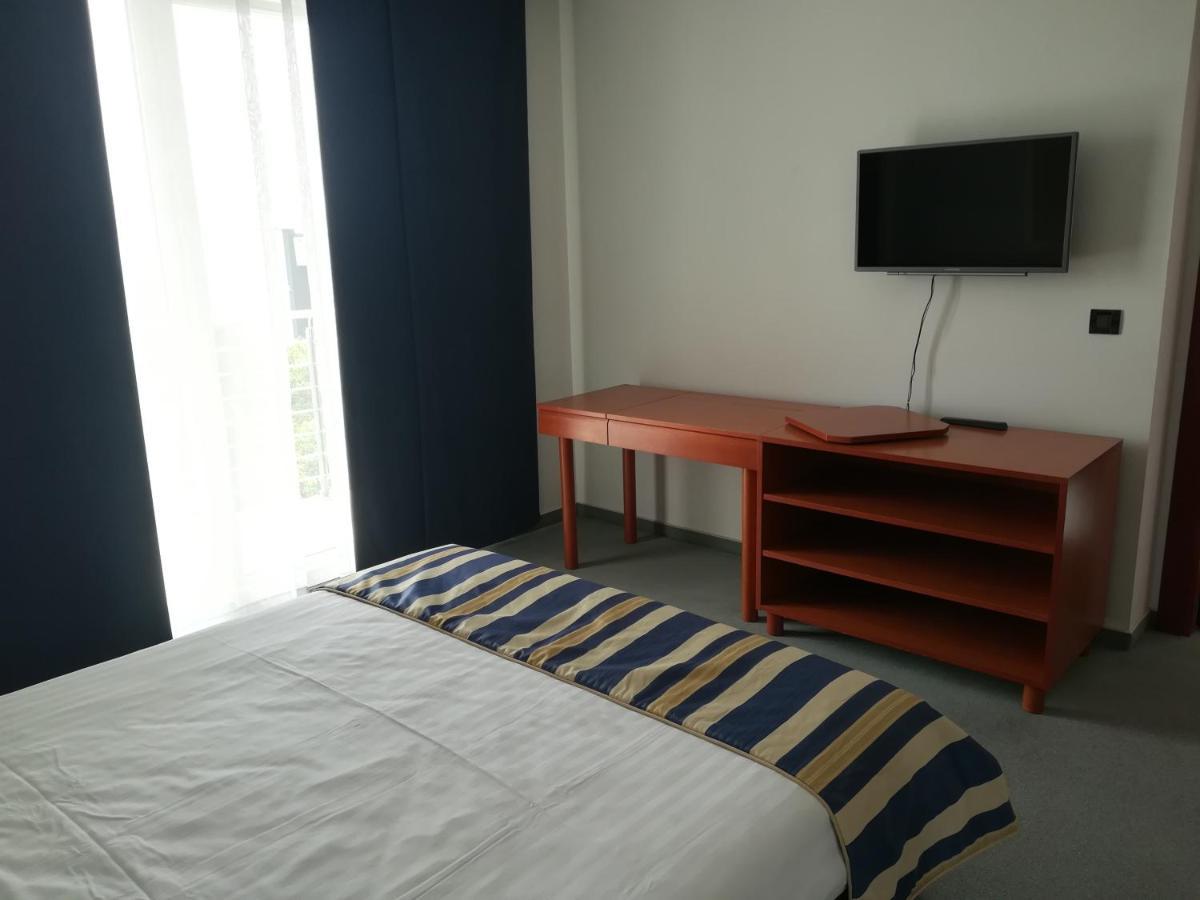Hotel Tamaris 诺维·维诺多尔斯基 外观 照片