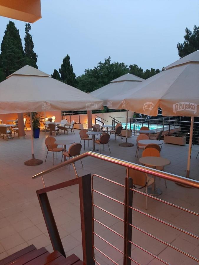 Hotel Tamaris 诺维·维诺多尔斯基 外观 照片