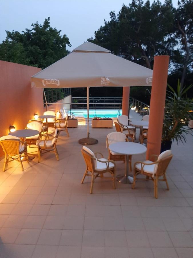 Hotel Tamaris 诺维·维诺多尔斯基 外观 照片