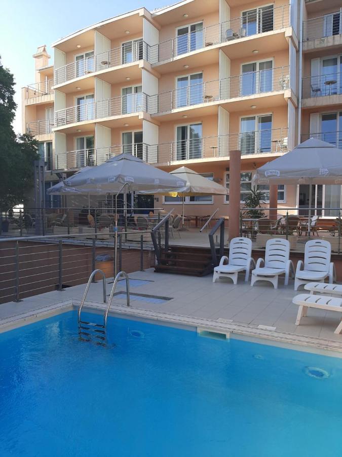 Hotel Tamaris 诺维·维诺多尔斯基 外观 照片