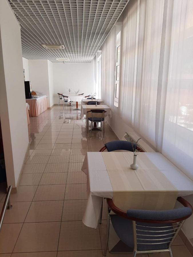 Hotel Tamaris 诺维·维诺多尔斯基 外观 照片