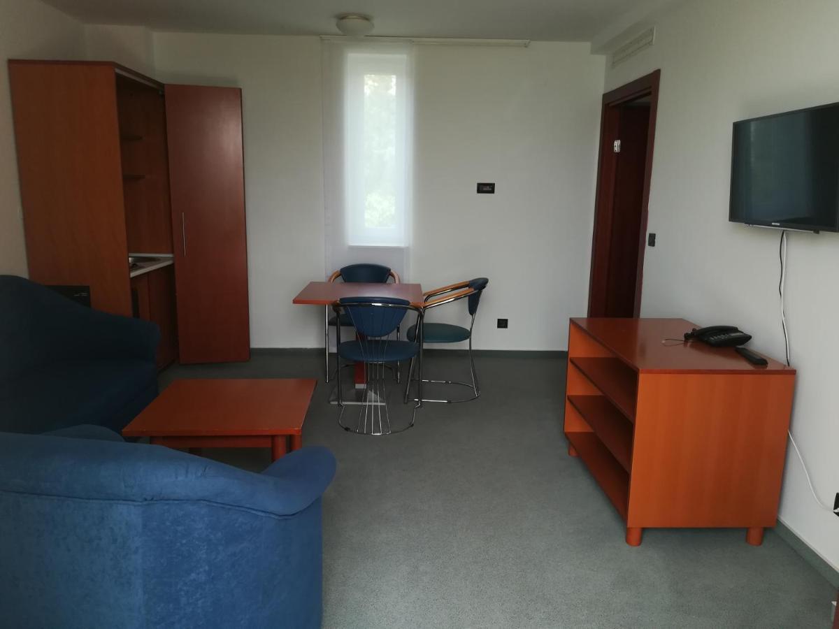 Hotel Tamaris 诺维·维诺多尔斯基 外观 照片