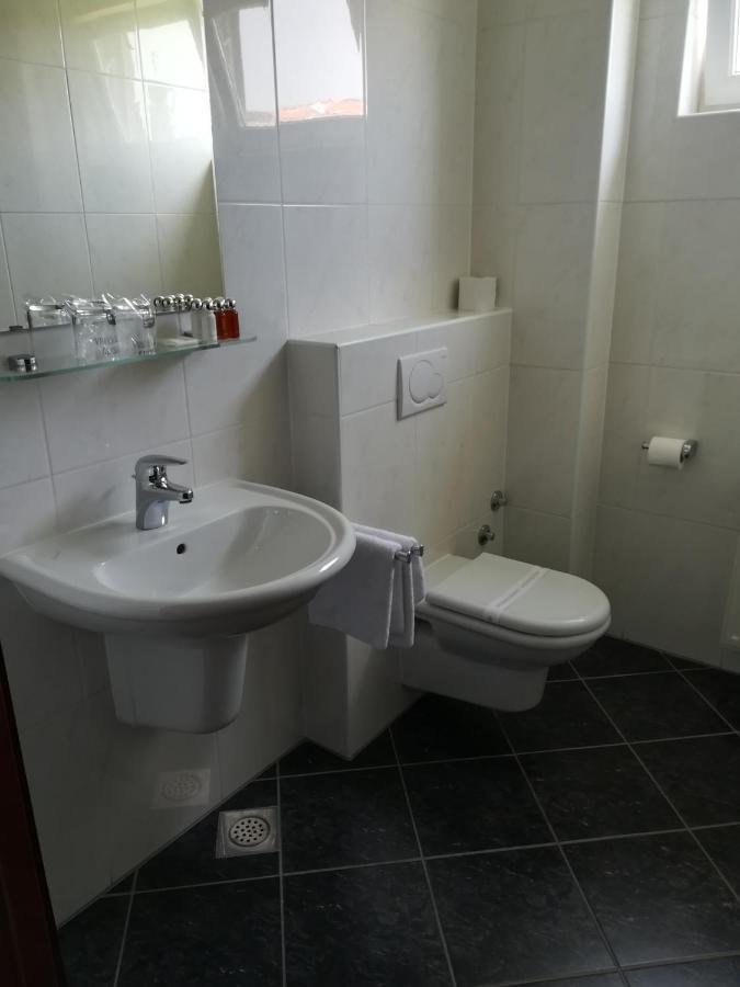 Hotel Tamaris 诺维·维诺多尔斯基 外观 照片