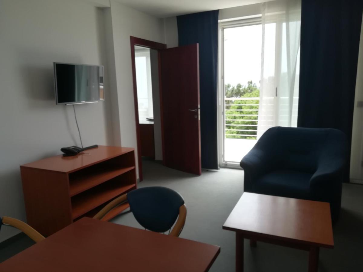 Hotel Tamaris 诺维·维诺多尔斯基 外观 照片
