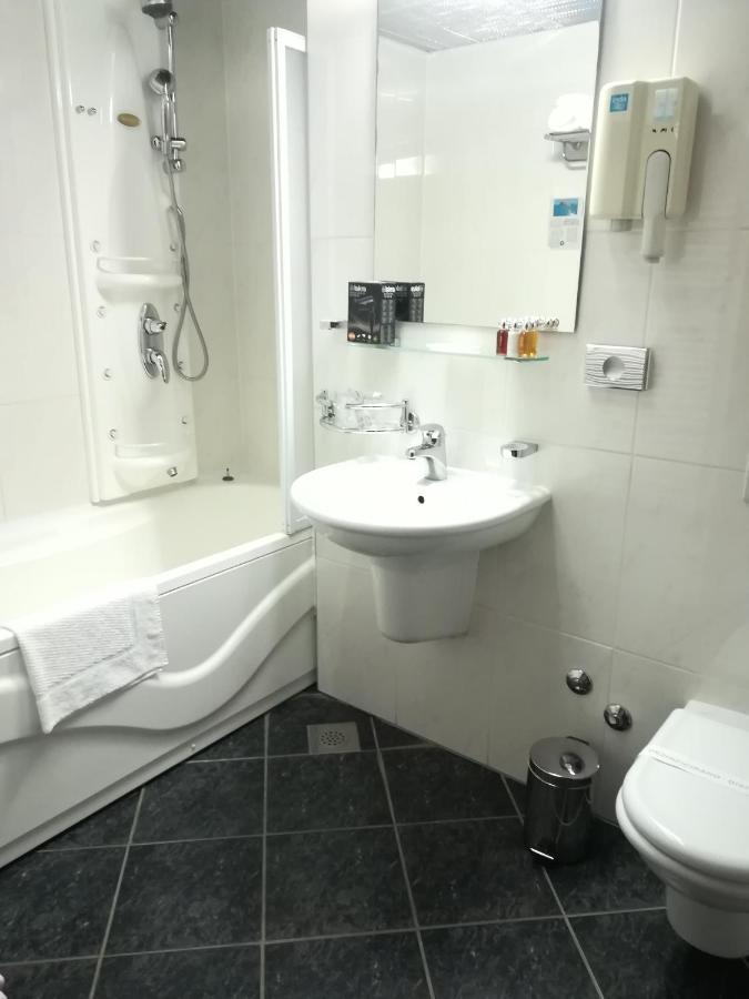 Hotel Tamaris 诺维·维诺多尔斯基 外观 照片