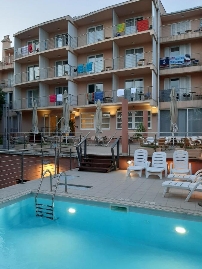 Hotel Tamaris 诺维·维诺多尔斯基 外观 照片
