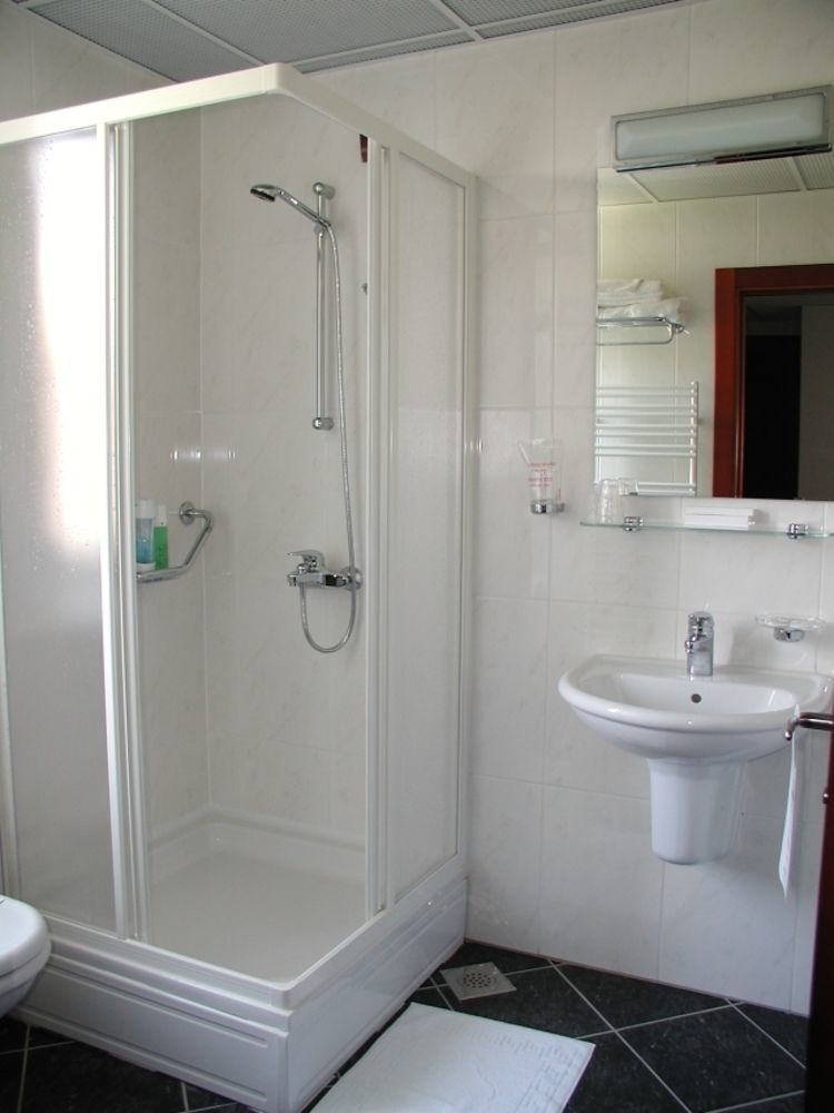 Hotel Tamaris 诺维·维诺多尔斯基 外观 照片