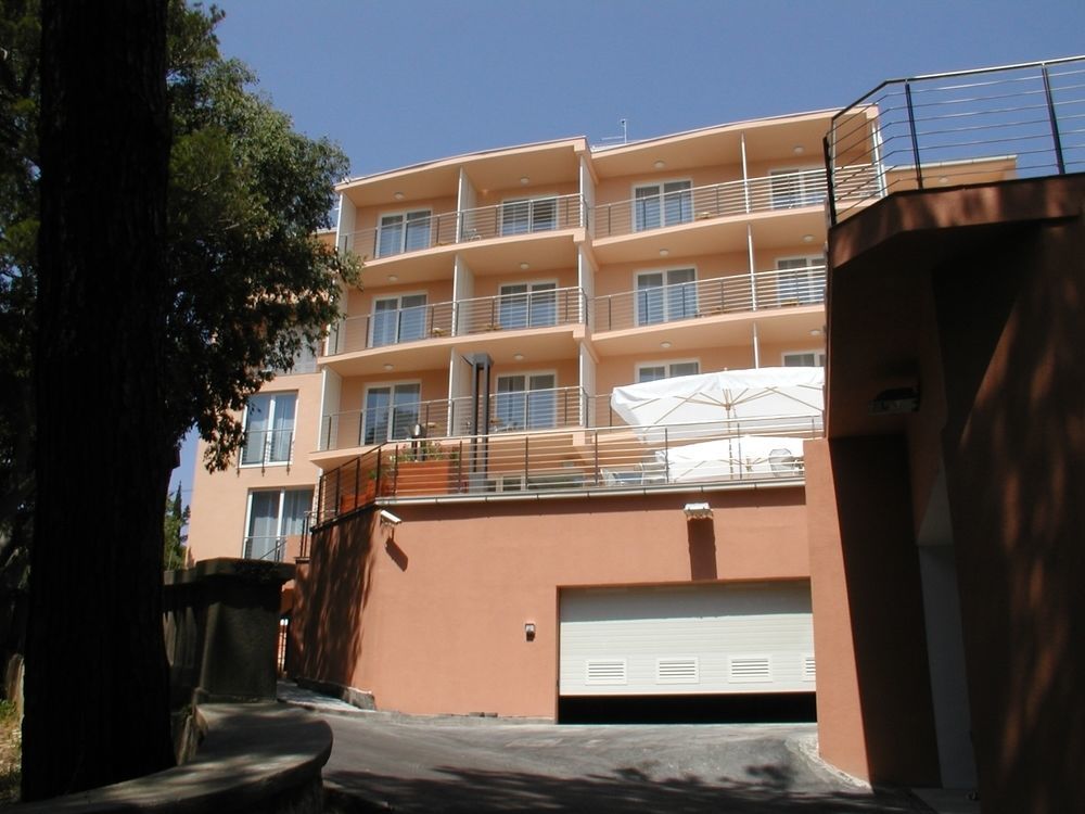 Hotel Tamaris 诺维·维诺多尔斯基 外观 照片